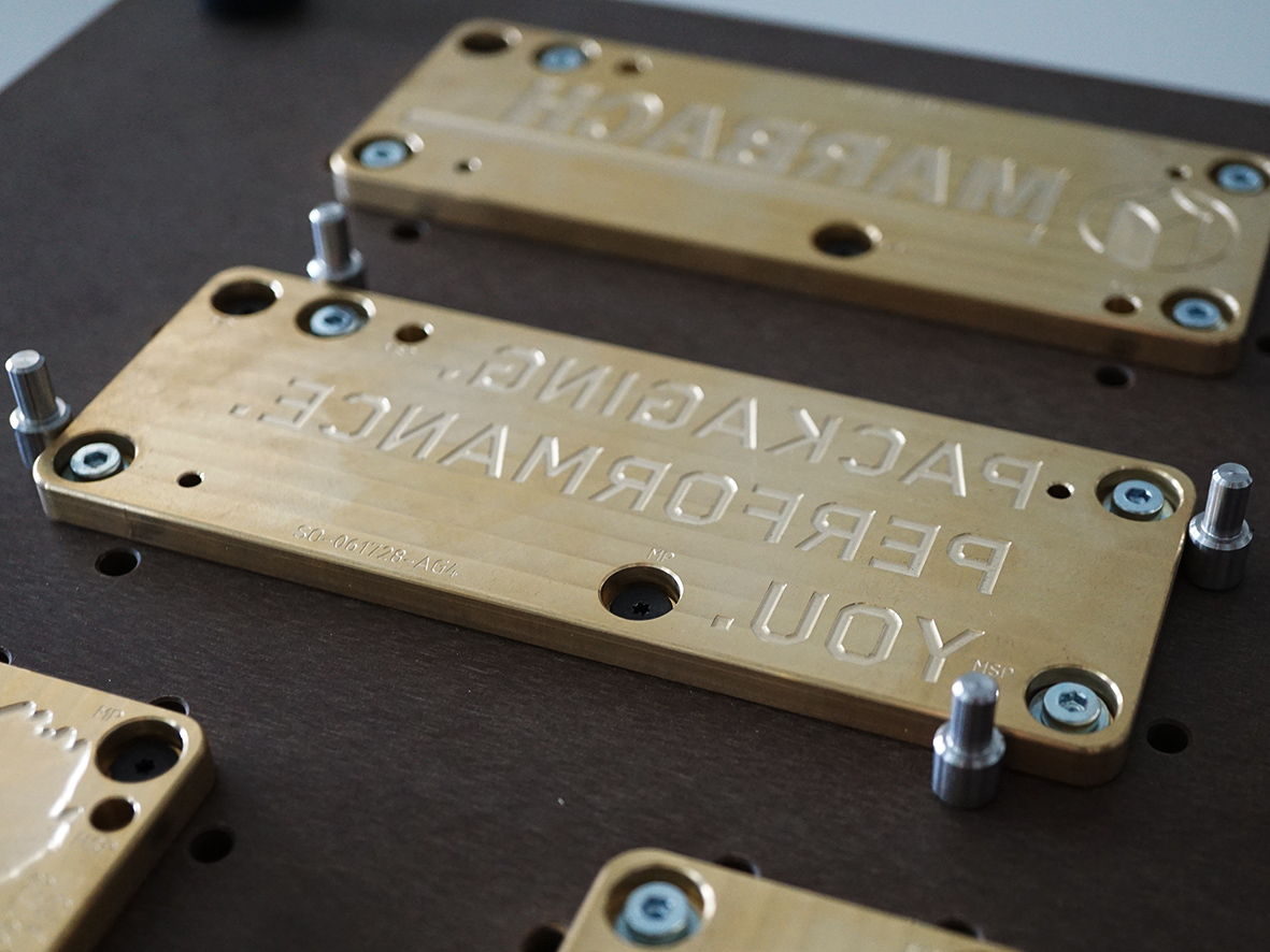 Embossing register system for embossingdies.